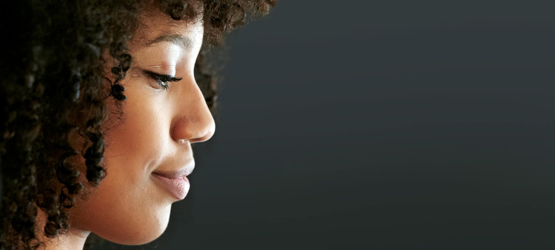 חומצה היאלורונית היא הרבה יותר מסתם רכיב פעיל שעושה טוב לעור הפנים Hero